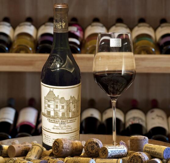 红酒杯怎么选(选一款品质好的波尔多酒杯即可满足90%的需求)