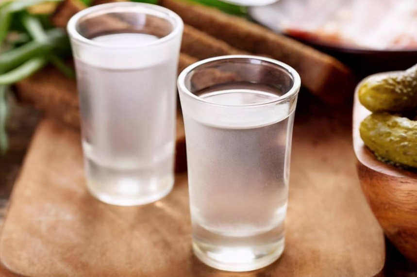 白酒中出现白色絮状物还能喝吗?先别急着扔